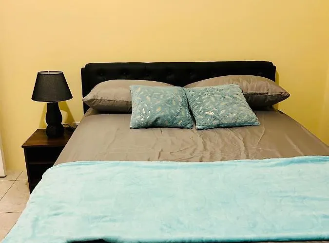 The Rest Stop-b- 15 Min From Airport/24hrs Security Apartamento *