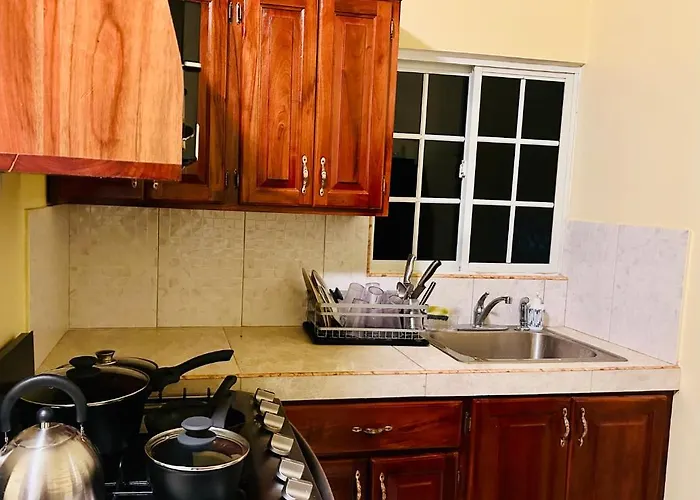 The Rest Stop-b- 15 Min From Airport/24hrs Security Apartamento *
